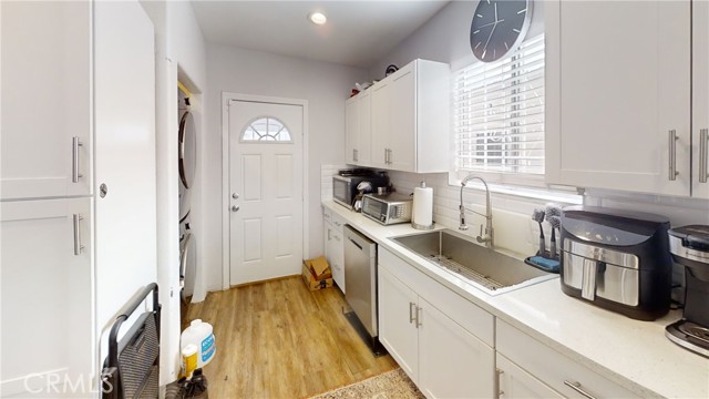 525 W 107th Street, Los Angeles CA: https://media.crmls.org/medias/81530083-ab87-4b87-ac5b-46ad677dd1e5.jpg
