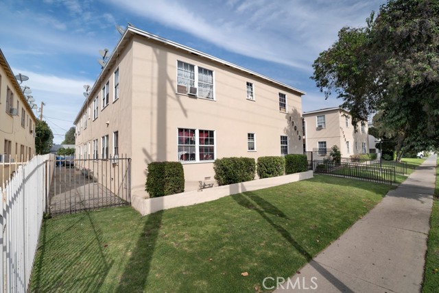 Detail Gallery Image 10 of 13 For 17007 17013 Vanowen, Van Nuys,  CA 91406 - – Beds | – Baths