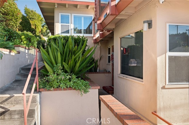 Detail Gallery Image 4 of 17 For 114 High Drive, Laguna Beach,  CA 92651 - – Beds | – Baths