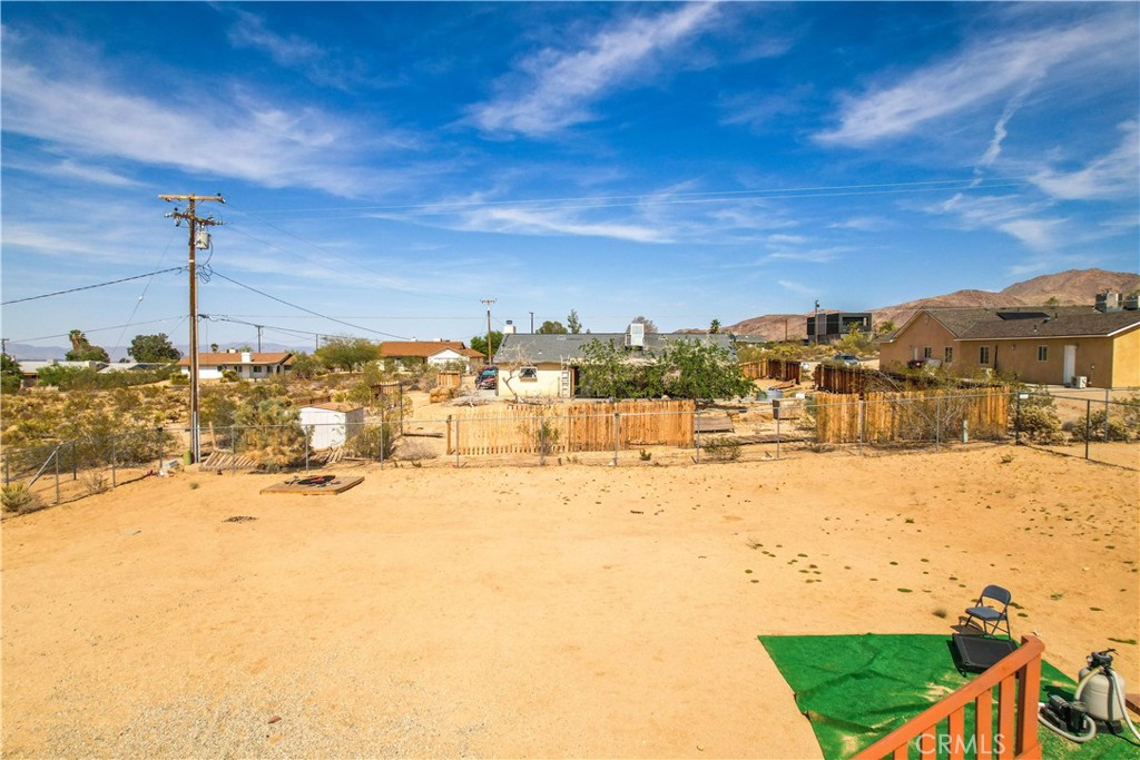 https://media.crmls.org/medias/8155155d-64b1-4bdf-a48b-ff275c48d146.jpg?preset=X-Large