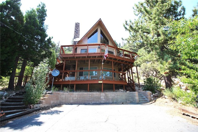 Detail Gallery Image 1 of 44 For 38532 N Shore Dr, Fawnskin,  CA 92333 - 3 Beds | 2/1 Baths