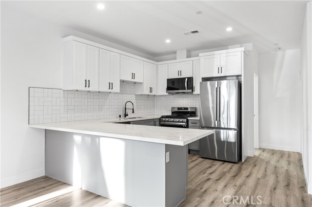 Detail Gallery Image 6 of 36 For 5000 Cleon #1/2,  North Hollywood,  CA 91601 - 4 Beds | 3 Baths