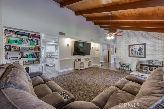 Detail Gallery Image 7 of 29 For 6384 E Lowe Ave, Fresno,  CA 93727 - 3 Beds | 2 Baths