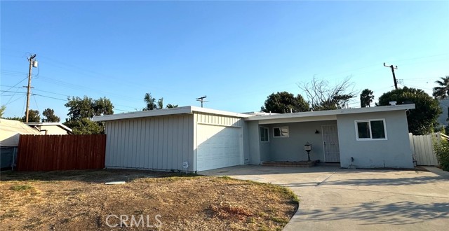 Detail Gallery Image 1 of 22 For 1942 via Trinidad, Corona,  CA 92882 - 3 Beds | 2 Baths