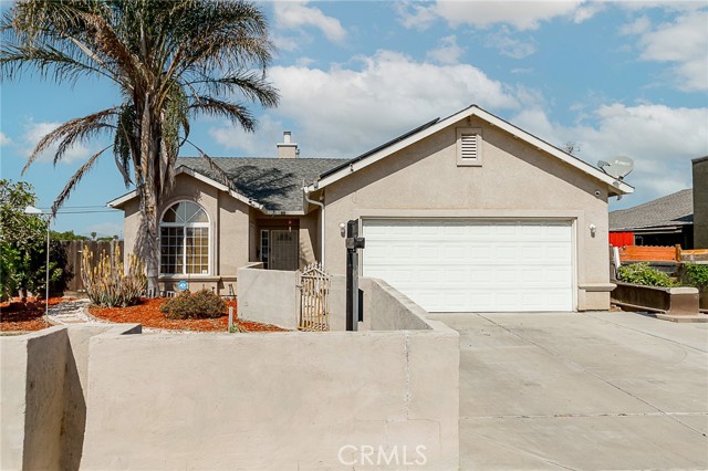 Detail Gallery Image 1 of 31 For 1017 East Ave, Gustine,  CA 95322 - 3 Beds | 2 Baths