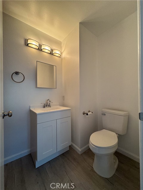 Detail Gallery Image 21 of 22 For 19351 Strathern, Reseda,  CA 91335 - 4 Beds | 2 Baths