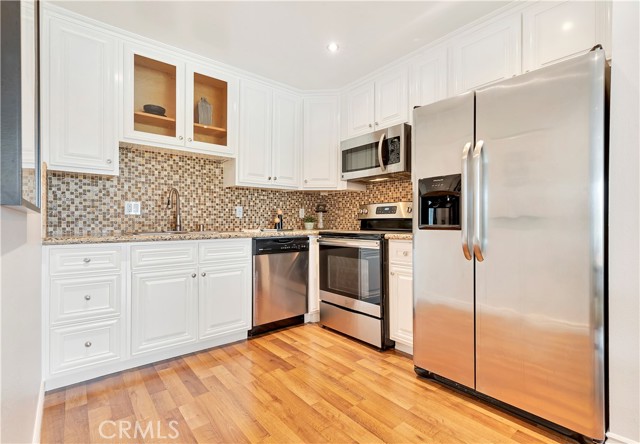Detail Gallery Image 11 of 24 For 300 Cagney Ln #201,  Newport Beach,  CA 92663 - 2 Beds | 2 Baths