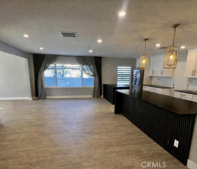 Detail Gallery Image 10 of 18 For 22020 Viscanio, Woodland Hills,  CA 91364 - 3 Beds | 2 Baths