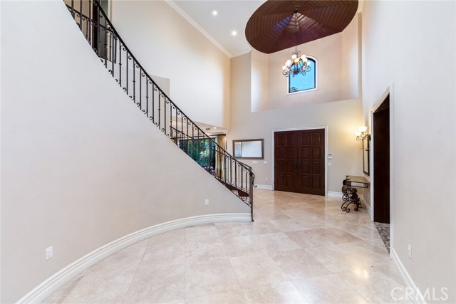 Detail Gallery Image 11 of 52 For 12530 Collins St, Valley Glen,  CA 91607 - 6 Beds | 5/1 Baths