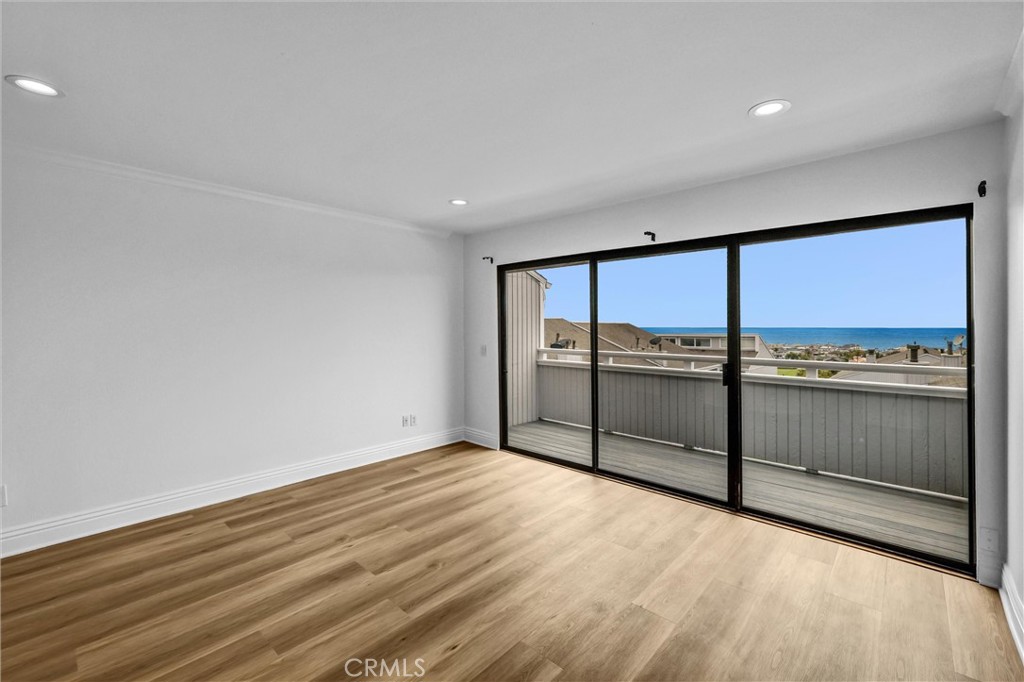 https://media.crmls.org/medias/8159dbd7-b8c2-4027-a636-916e4041e553.jpg?preset=X-Large