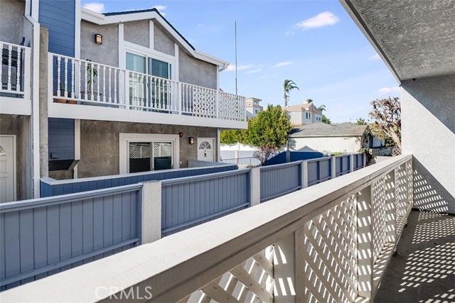 Detail Gallery Image 9 of 19 For 1421 12th St #4,  Manhattan Beach,  CA 90266 - 2 Beds | 3 Baths