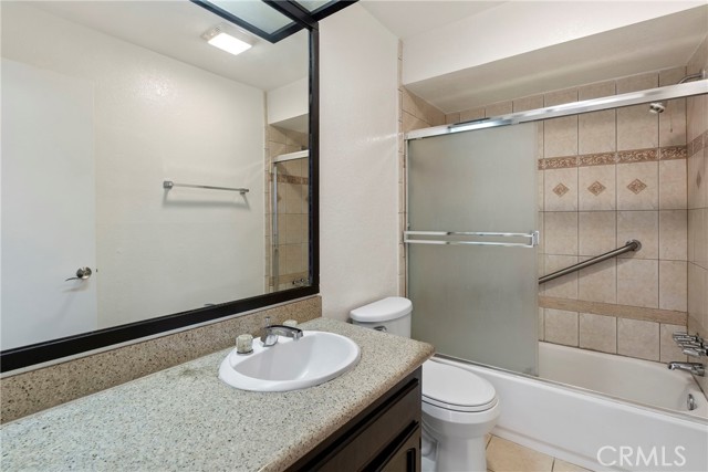 Detail Gallery Image 21 of 27 For 7625 Reseda Bld #104,  Reseda,  CA 91335 - 3 Beds | 2 Baths