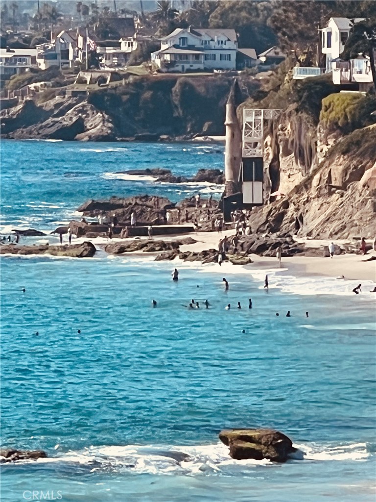 https://media.crmls.org/medias/815b5c0a-7dd0-4803-a258-1a154f6759b4.jpg?preset=X-Large