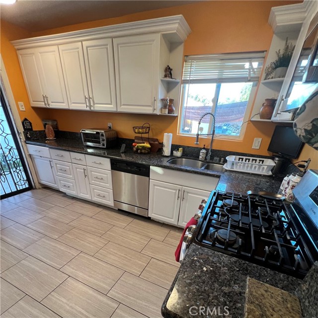 Detail Gallery Image 6 of 15 For 3999 Platt, Lynwood,  CA 90262 - 2 Beds | 1 Baths