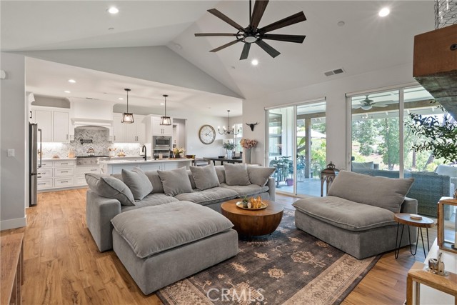 Detail Gallery Image 8 of 33 For 212 Valley View Dr, Paradise,  CA 95969 - 4 Beds | 2/1 Baths