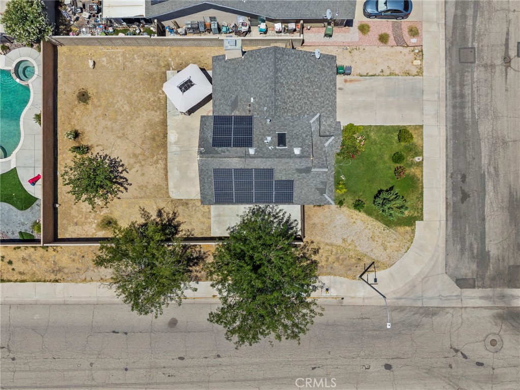 https://media.crmls.org/medias/815c3654-275c-4d4c-a7c4-368a0a9322ff.jpg?preset=X-Large