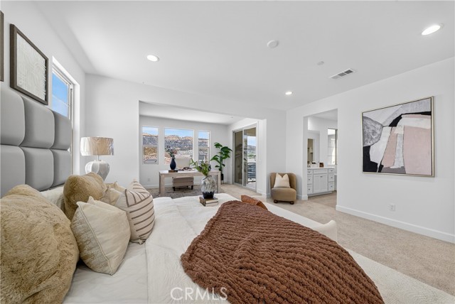 21219 Currant Ct, Chatsworth CA: https://media.crmls.org/medias/815c6998-9784-42a3-96ce-c5737aaf5a36.jpg