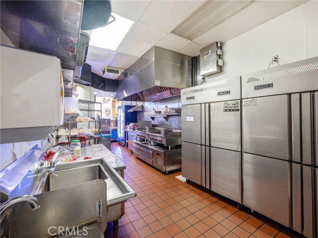 0 Manny's Reloaded, Victorville CA: https://media.crmls.org/medias/815cf4fb-5726-4173-bb9e-54fe307d70be.jpg