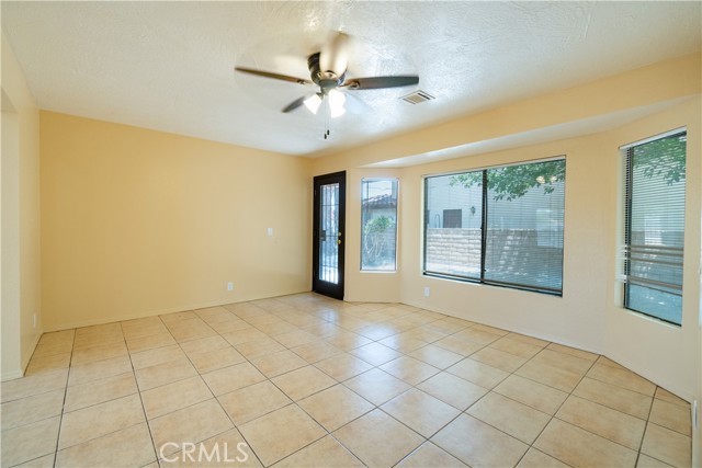 Detail Gallery Image 9 of 31 For 18625 Catalina Rd, Victorville,  CA 92395 - 3 Beds | 2 Baths