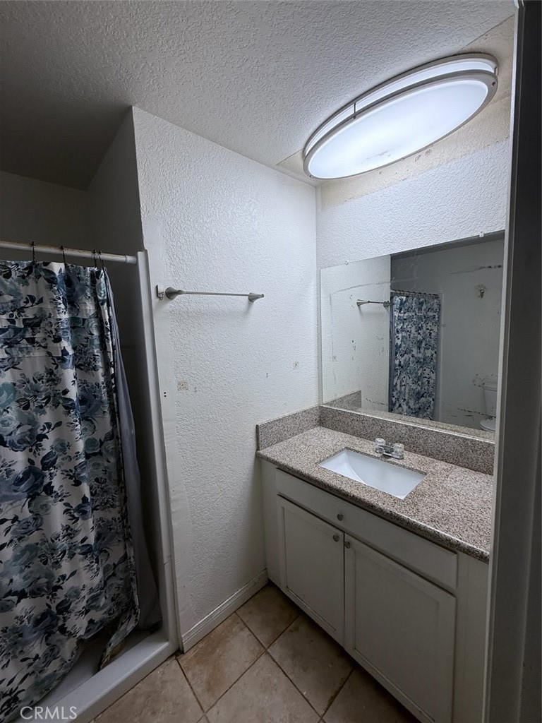 https://media.crmls.org/medias/815d6b6c-0574-44a1-9d3c-216f68359de0.jpg?preset=X-Large