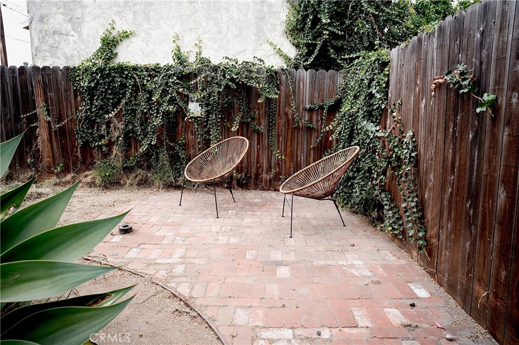 https://media.crmls.org/medias/815d9eb3-ddd7-411b-8655-620b0657e289.jpg?preset=X-Large