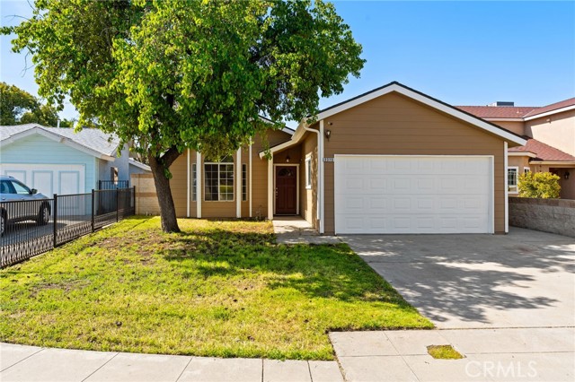 Detail Gallery Image 1 of 1 For 2375 N Babigian Ave, Fresno,  CA 93722 - 2 Beds | 2 Baths