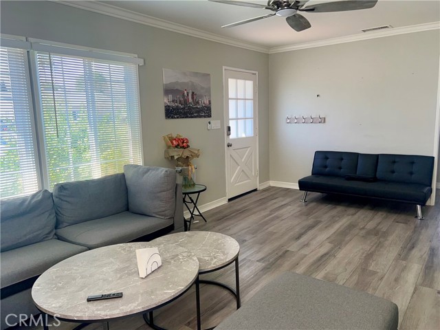 7662 Paso Robles Avenue, Van Nuys CA: https://media.crmls.org/medias/815e43d4-4f5a-4811-aac7-6208ba6b362b.jpg