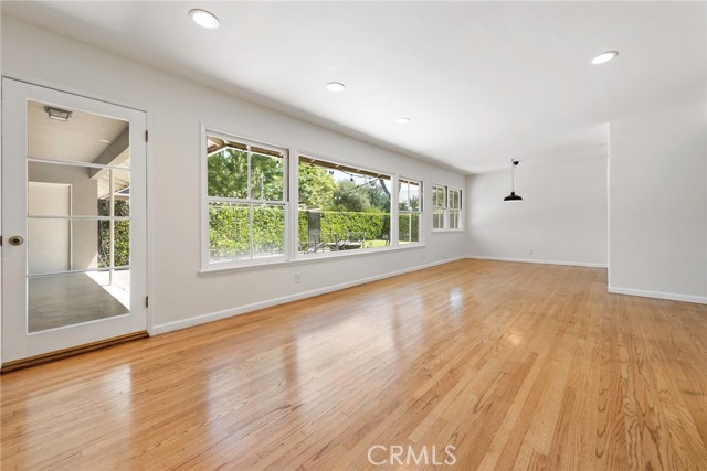 Image 7 of 38 For 883 Leadora Avenue