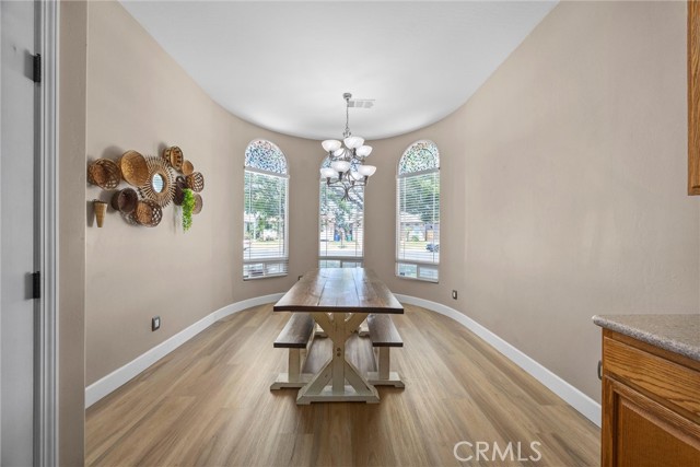 231 Sunny Meadow Drive, Bakersfield CA: https://media.crmls.org/medias/815f6e95-1248-4658-bdb5-26df0738a17e.jpg