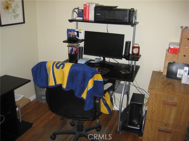 Detail Gallery Image 23 of 27 For 11408 214th, Lakewood,  CA 90715 - 3 Beds | 1/1 Baths