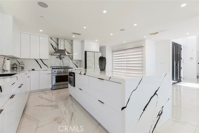 12410 Mclennan Avenue, Granada Hills CA: https://media.crmls.org/medias/816084e5-5a76-4211-9096-4000ee300c0b.jpg