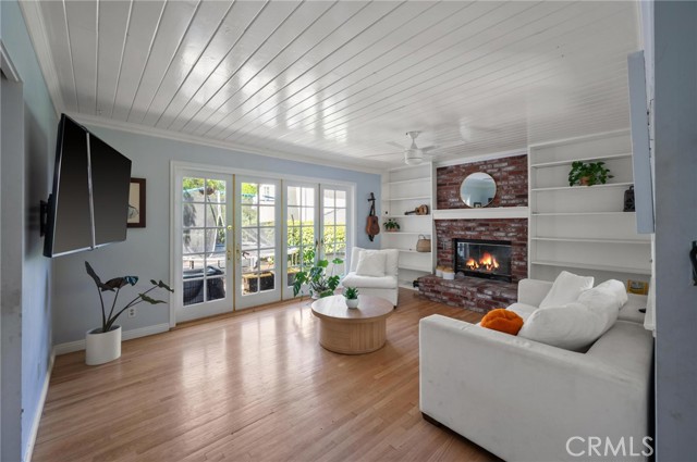 20955 De Mina Street, Woodland Hills CA: https://media.crmls.org/medias/8161b923-efbb-4538-bbfb-5da0de081dd3.jpg