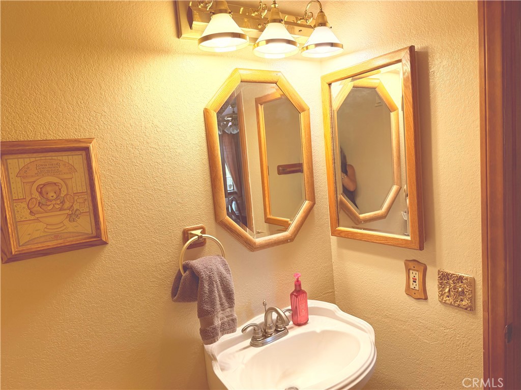https://media.crmls.org/medias/8161d040-a636-4b7e-b3da-c9c397897f53.jpg?preset=X-Large