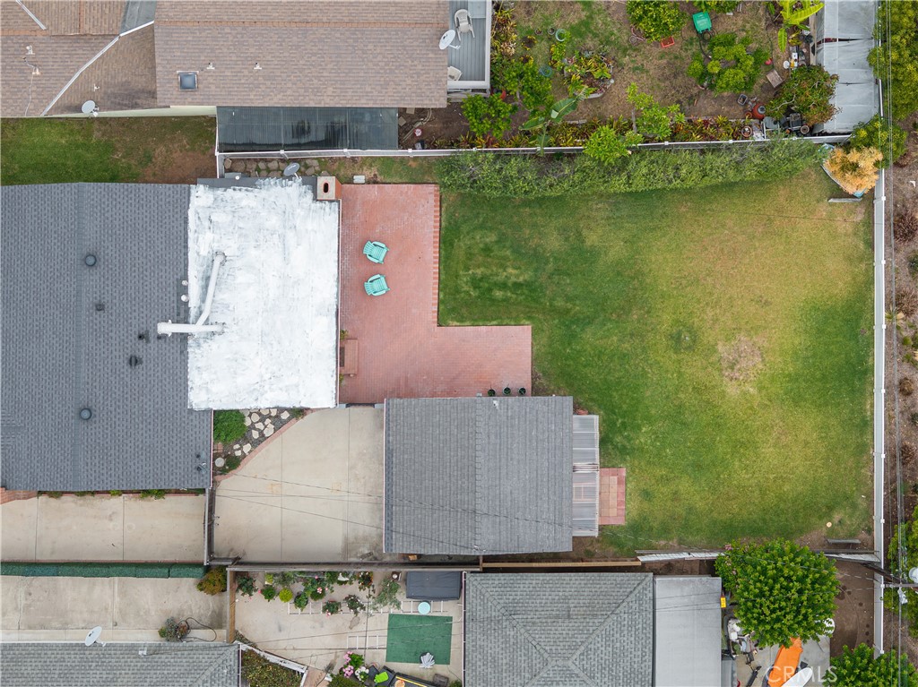 https://media.crmls.org/medias/81621486-1913-4067-a498-8473b1e80df9.jpg?preset=X-Large