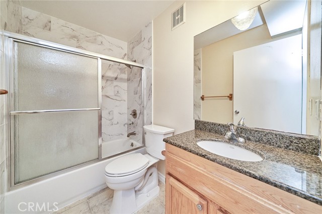 Detail Gallery Image 16 of 30 For 200 S Reno St #210,  Los Angeles,  CA 90057 - 2 Beds | 2 Baths