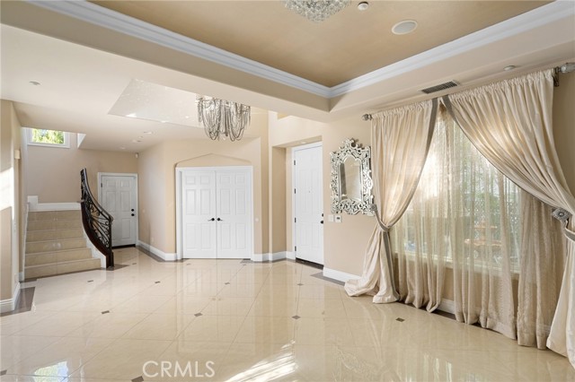 Detail Gallery Image 6 of 55 For 7370 Chantilly Ln, Tujunga,  CA 91042 - 6 Beds | 4 Baths