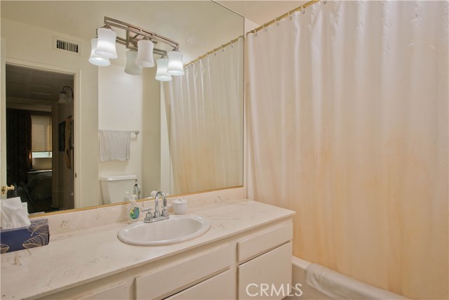 Detail Gallery Image 14 of 16 For 12720 Burbank Bld #207,  Valley Village,  CA 91607 - 1 Beds | 1 Baths