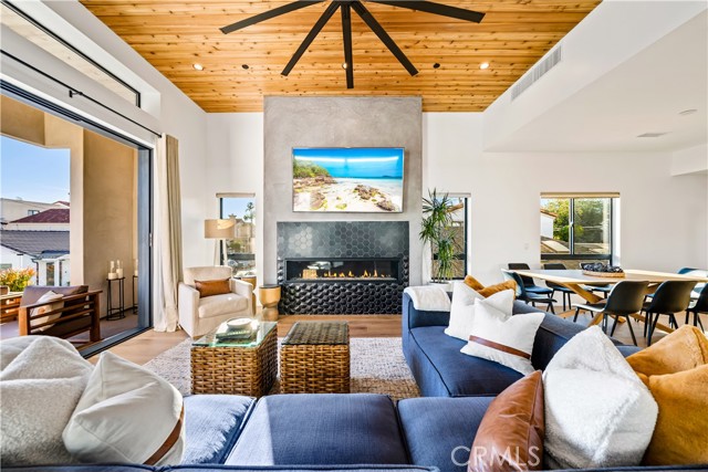 171 Savona Walk, Long Beach CA: https://media.crmls.org/medias/81632343-007a-4694-a39f-1d92ce457801.jpg