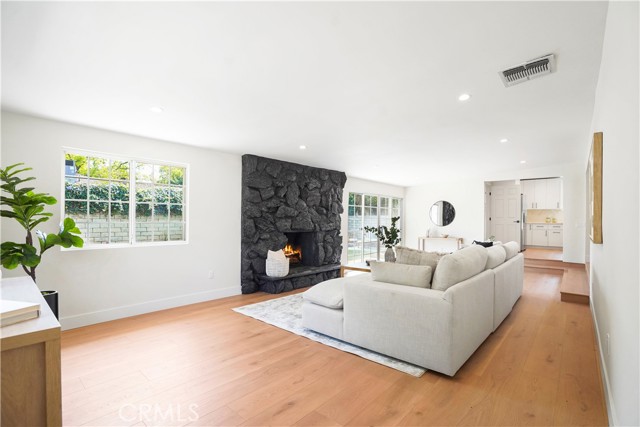 Detail Gallery Image 36 of 55 For 18324 Sylvan St, Tarzana,  CA 91335 - 4 Beds | 2 Baths
