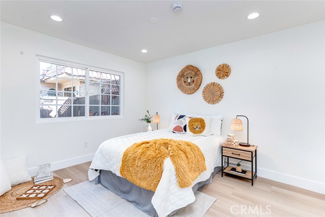 26 Seton, Irvine CA: https://media.crmls.org/medias/816426a6-49e3-4019-bcc2-cf25f1ab272e.jpg