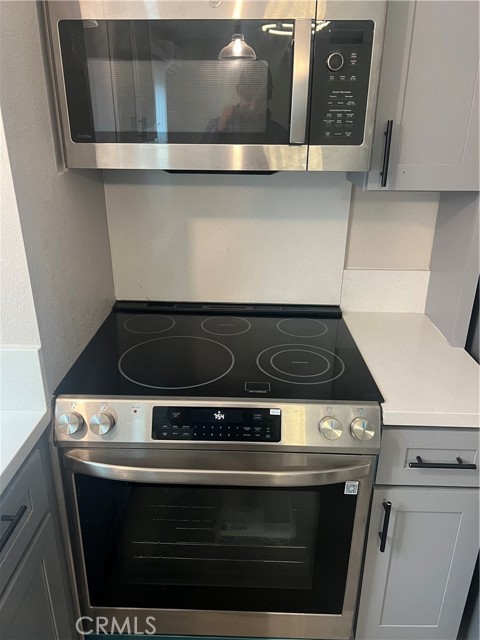 Detail Gallery Image 9 of 10 For 1126 E Arcadia Ct #C,  Long Beach,  CA 90813 - 1 Beds | 1 Baths