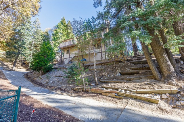 Detail Gallery Image 2 of 28 For 467 Cimarron Ln, Lake Arrowhead,  CA 92352 - 4 Beds | 2 Baths