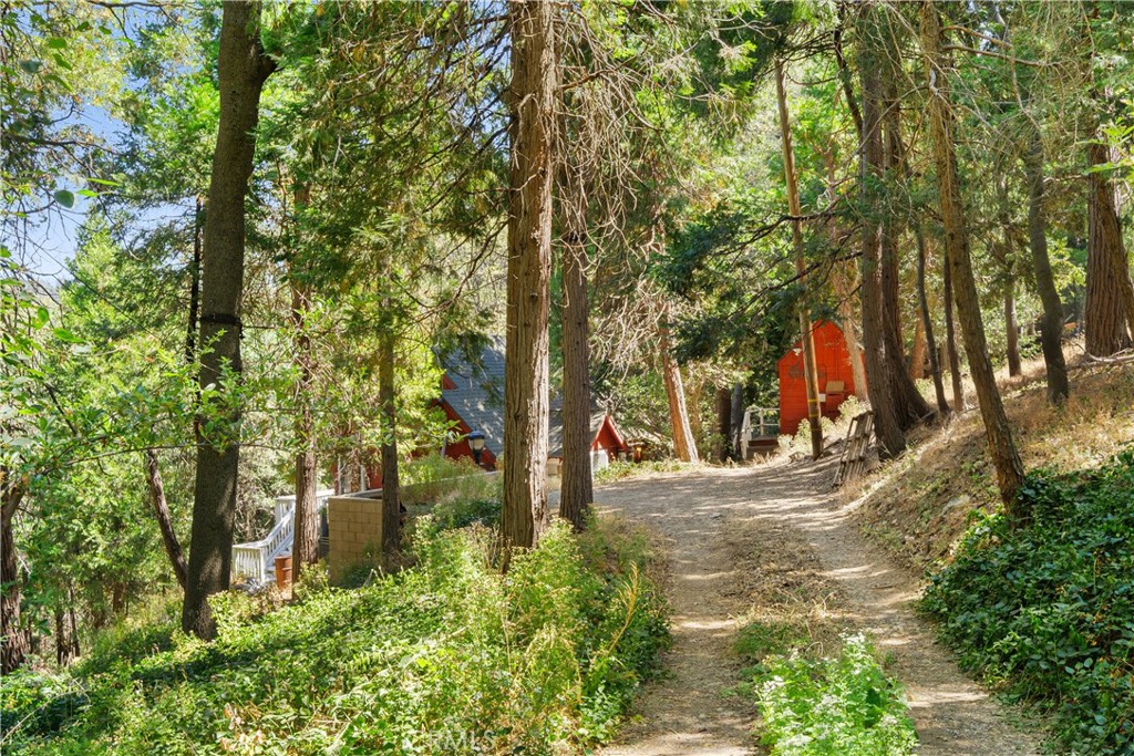 https://media.crmls.org/medias/81649092-95aa-4dd2-bfb5-e57073d8ac73.jpg?preset=X-Large