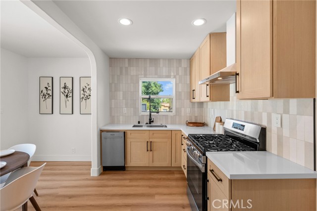 310 S Bel Aire Drive, Burbank CA: https://media.crmls.org/medias/8165b569-62ed-404f-b973-6170e1628f69.jpg