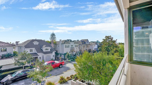 Detail Gallery Image 53 of 61 For 243 Poppy Ave, Corona Del Mar,  CA 92625 - 4 Beds | 3/1 Baths