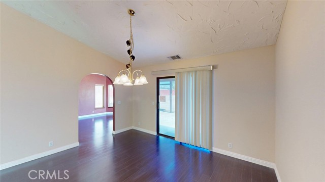 Detail Gallery Image 15 of 65 For 13889 Olathe Rd, Apple Valley,  CA 92307 - 5 Beds | 2/1 Baths