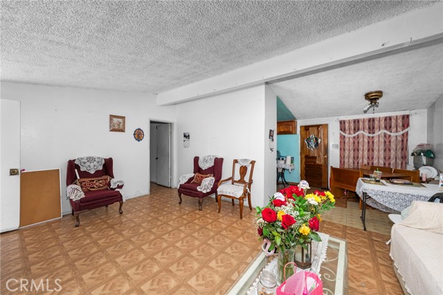 Detail Gallery Image 8 of 41 For 526 Nottingham Ave, Santa Ana,  CA 92703 - 4 Beds | 2 Baths