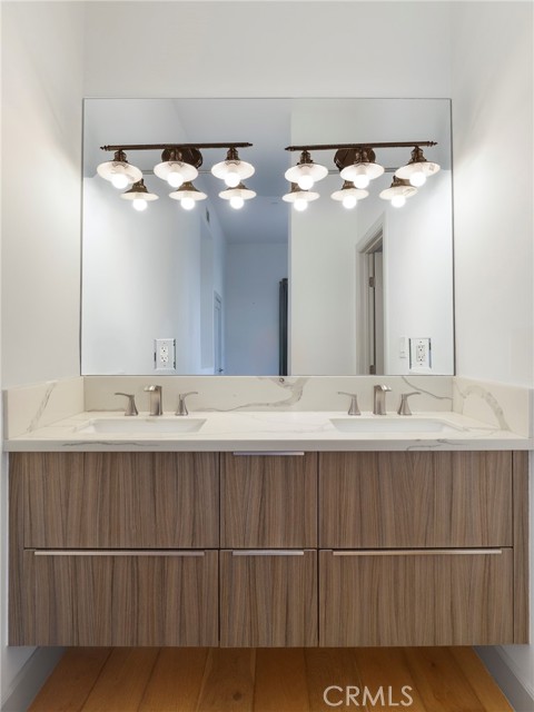 Detail Gallery Image 30 of 46 For 2400 Glendale Ct, Los Angeles,  CA 90039 - 3 Beds | 3 Baths