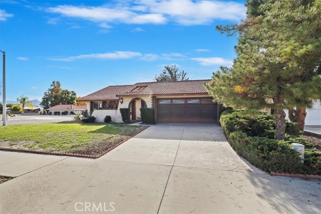 Detail Gallery Image 2 of 23 For 1825 Flame Tree Way, Hemet,  CA 92545 - 3 Beds | 2 Baths