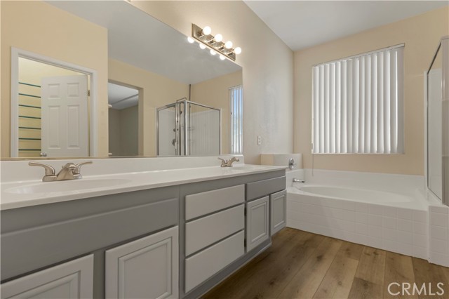 Detail Gallery Image 18 of 34 For 13261 via Del Lago, Victorville,  CA 92392 - 5 Beds | 3 Baths